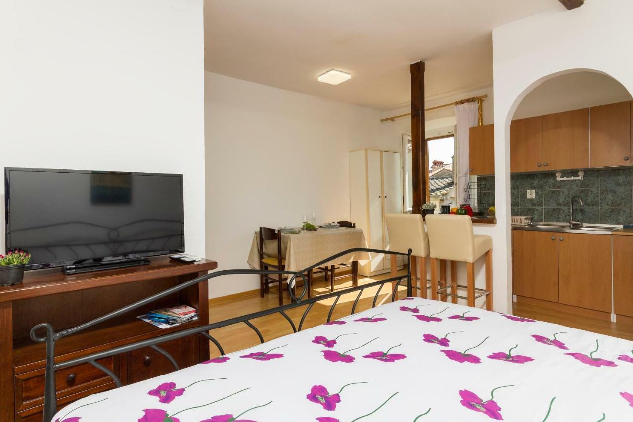 Studio Apartman Ela PUY 외부 사진